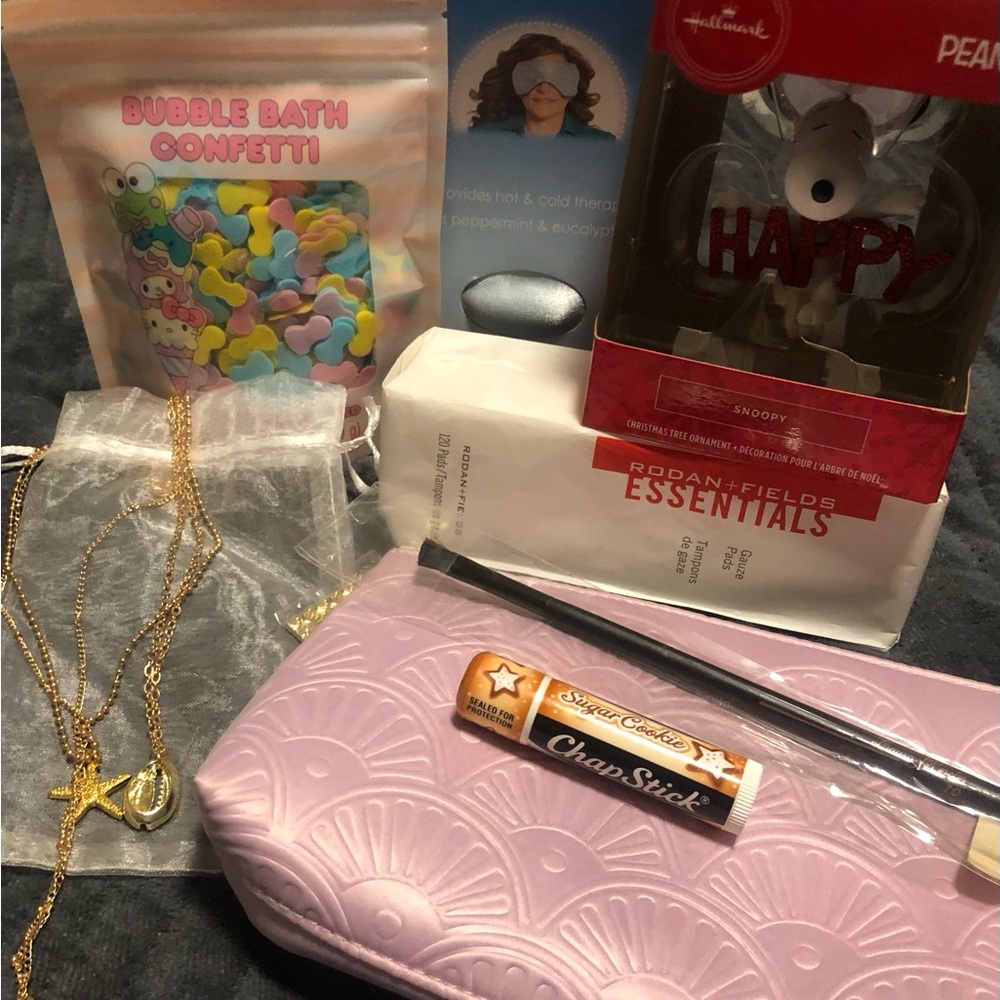 Lot of stocking stuffers/small gifts 🎁